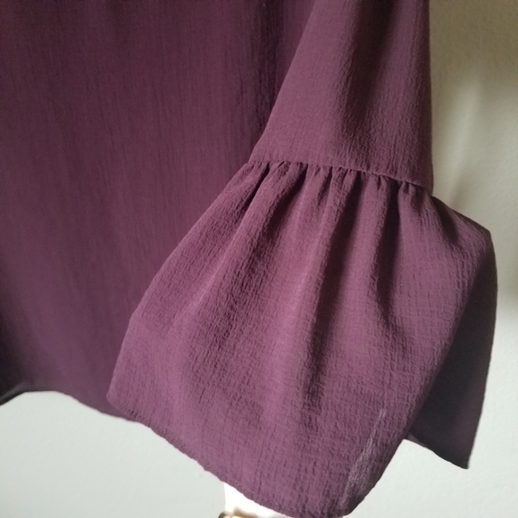 Elle Plum Bell Sleeve Blouse Size Small - Picture 5 of 8